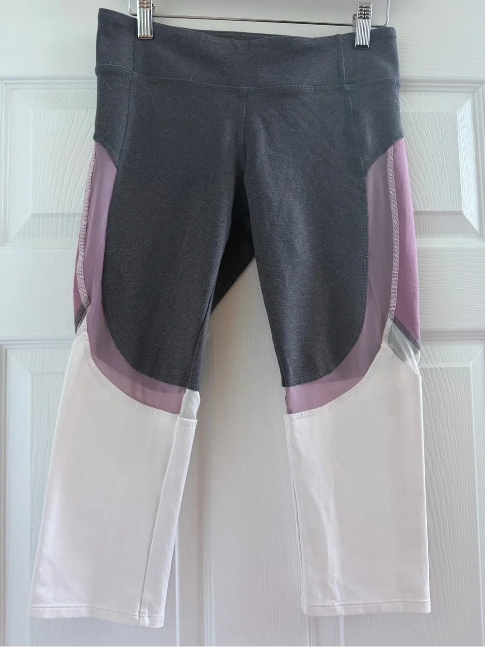 Alo Yoga Alosoft Shiela Colorblock Cropped Leggings Gray Pink White M EUC